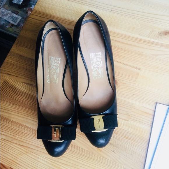 Salvatore Ferragamo heels size 6.5 - Picture 2 of 2